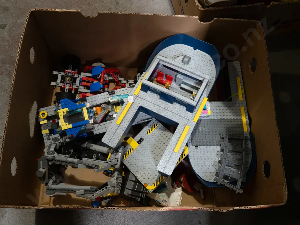 box of Lego Image 1++