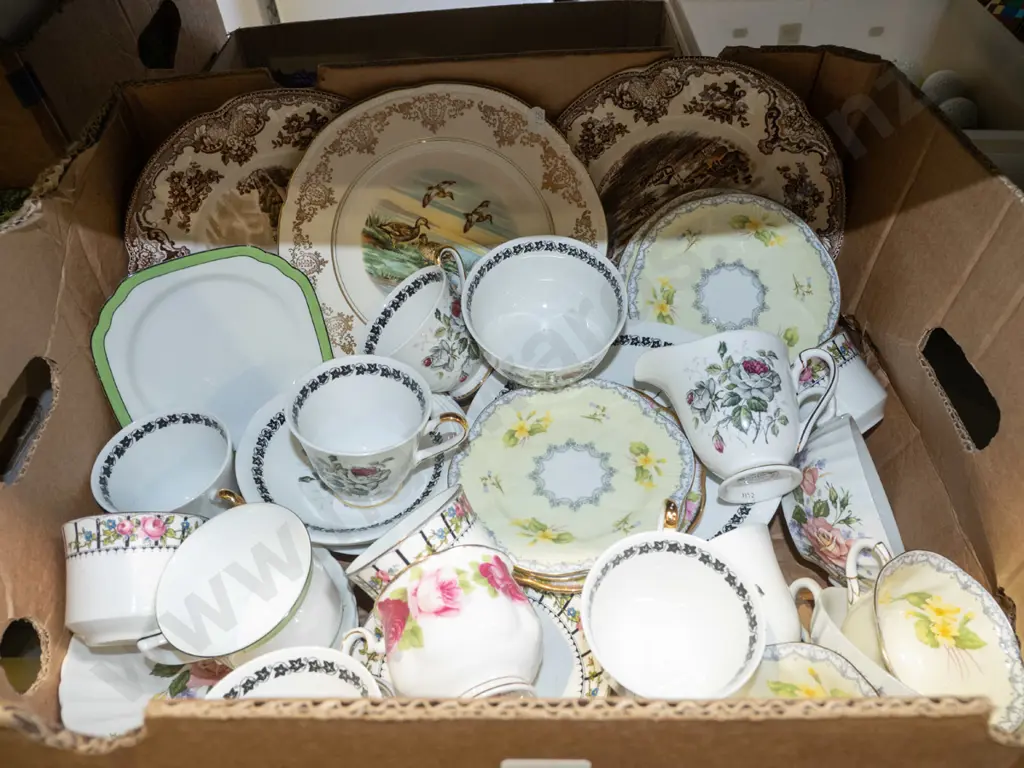 box; cups, saucers, jug etc Image 1++