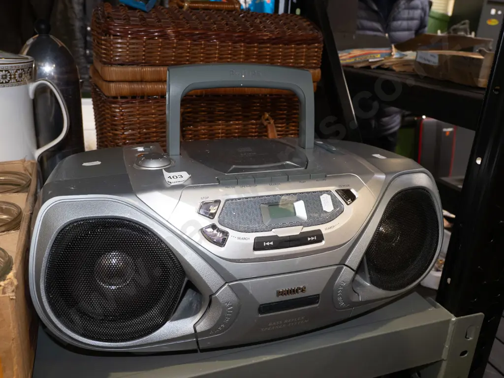 Phillips CD radio cassette player  Image 1++