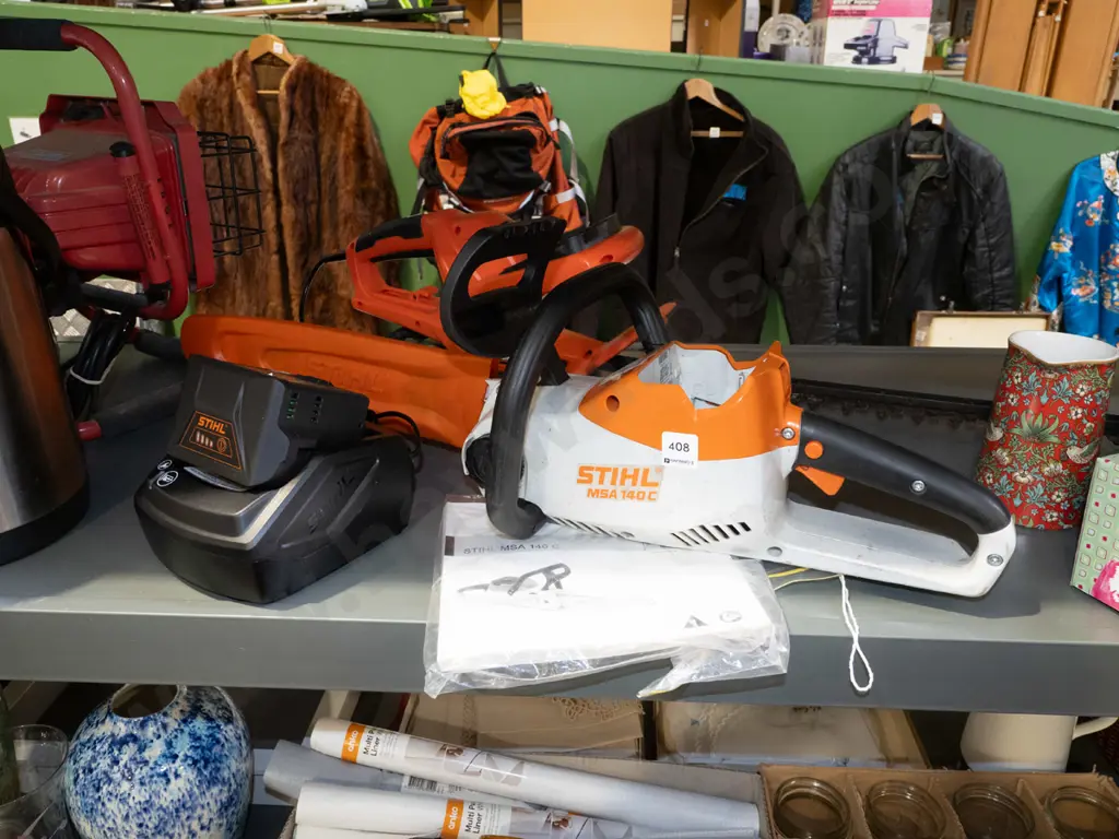 Stihl MSA 140C battery powered chainsaw with charger, battery in office Image 1++