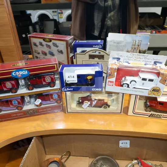 5x boxed Models of Yesteryear style vehicles