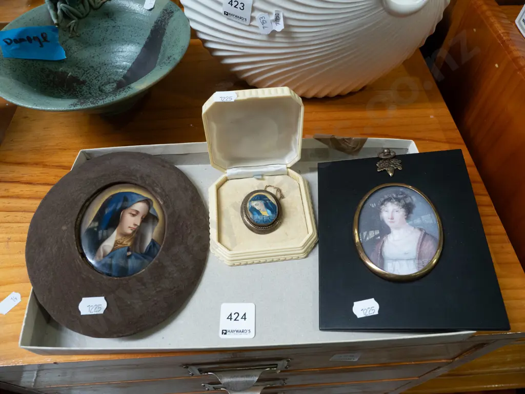 box; Mary prints, brooch, 1 other print Image 1++