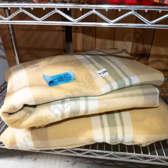 2x checked woollen blankets