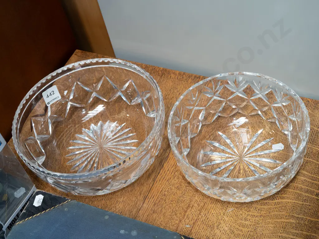 2x cut crystal bowls Talllest Diam200 Image 1++