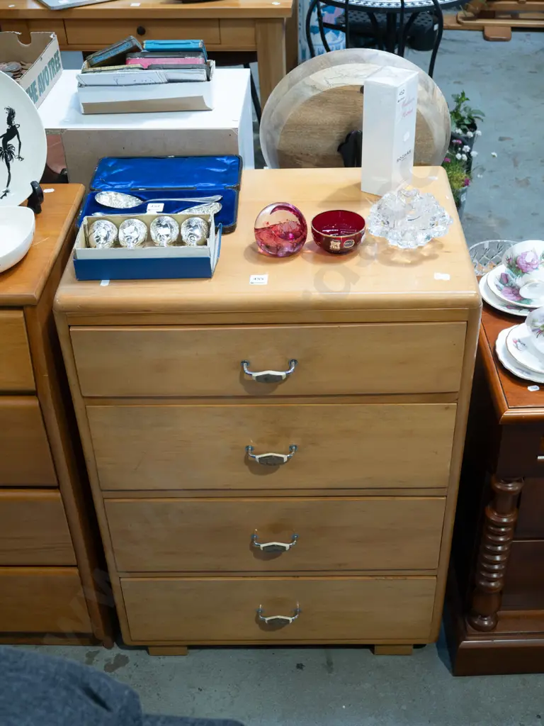 rimu 4 drawer chest H855 W600 D410 Image 1++