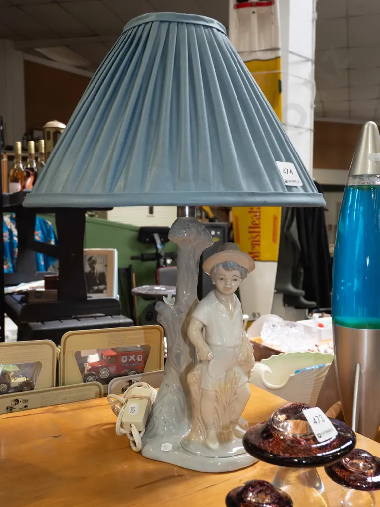 figural based table lamp H450 Image 1++