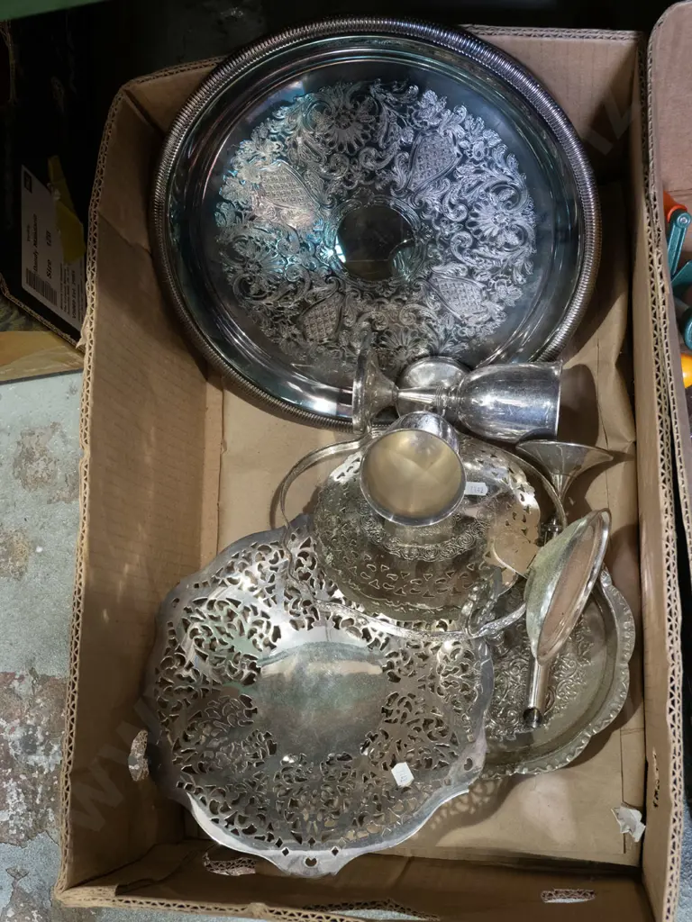 box of plated ware Image 1++