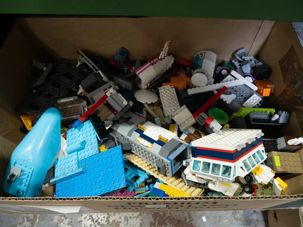 box of Lego Image 1++
