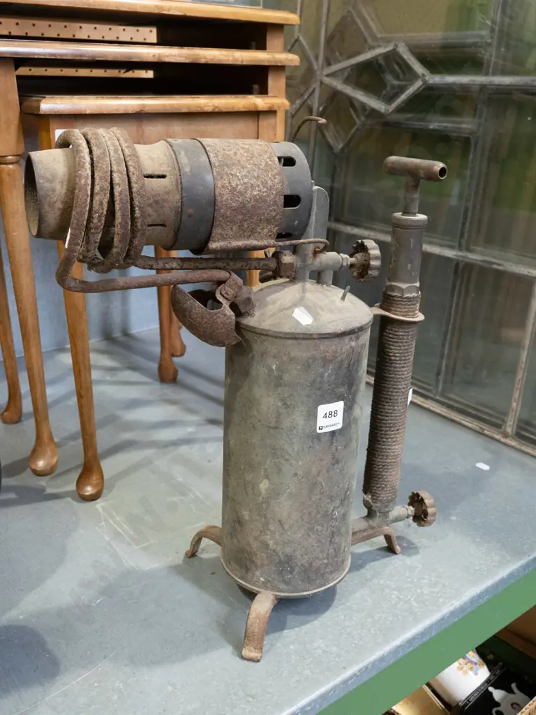 large and rusty blow torch H460 Image 1++