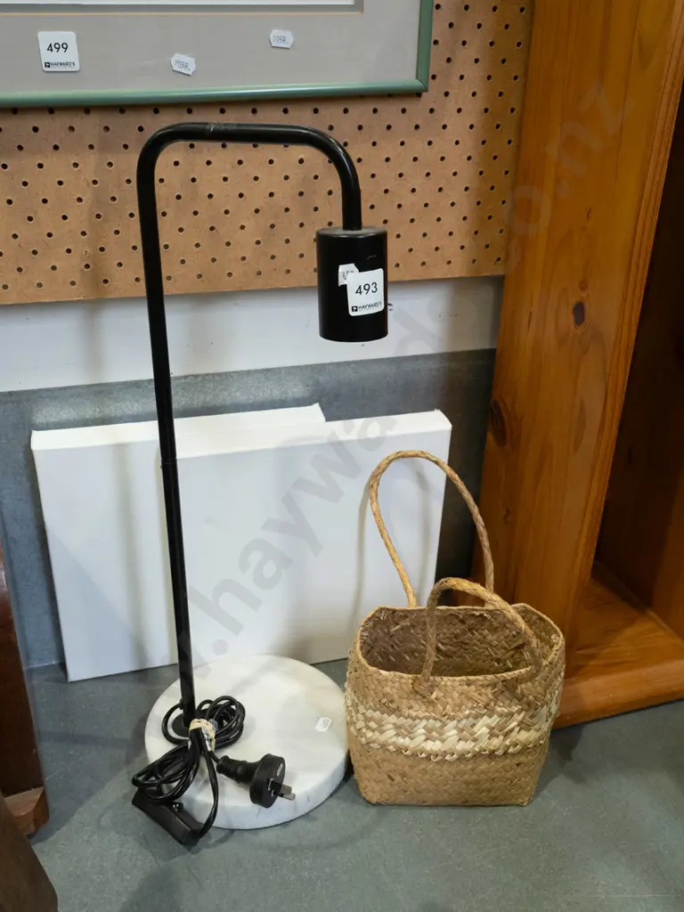 small kete, 2x boxed canvases, desk lamp Image 1++