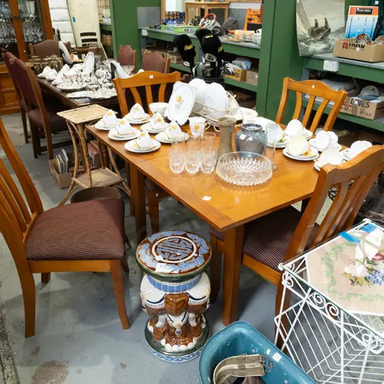 solid pine extending dining table with 4 matching chairs H740 W1190 W920