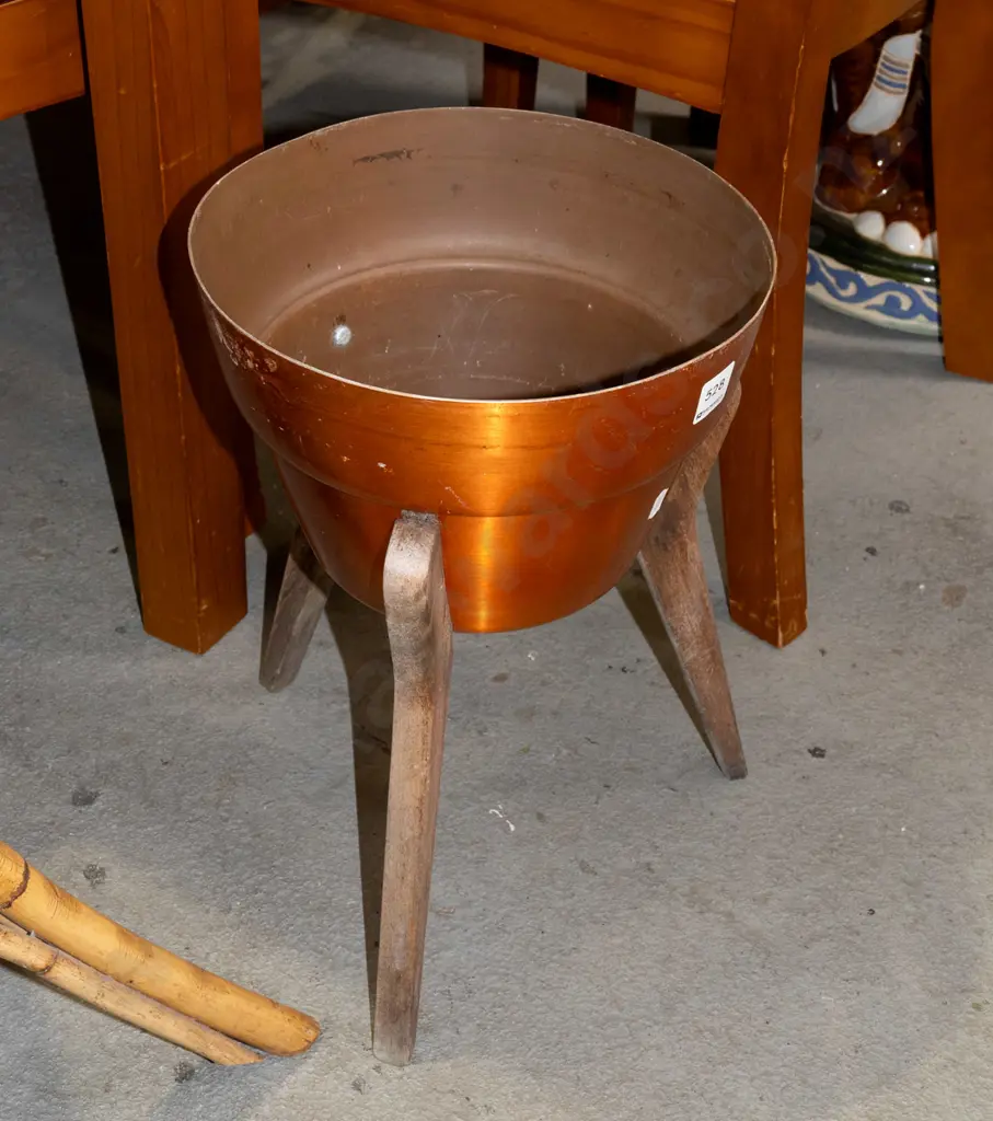 retro spun aluminium jardiniere stand Image 1++