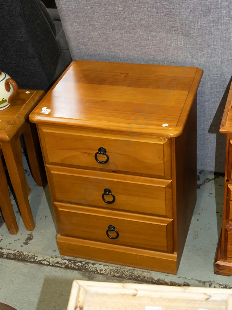 solid pine 3 drawer bedside cabinet  Image 1++