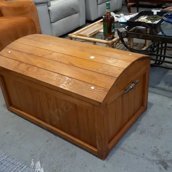 solid pine barrel top blanket box