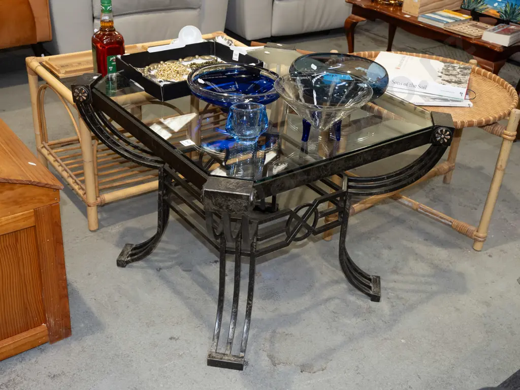 metal based and glass top end table H550 W740 D740 Image 1++