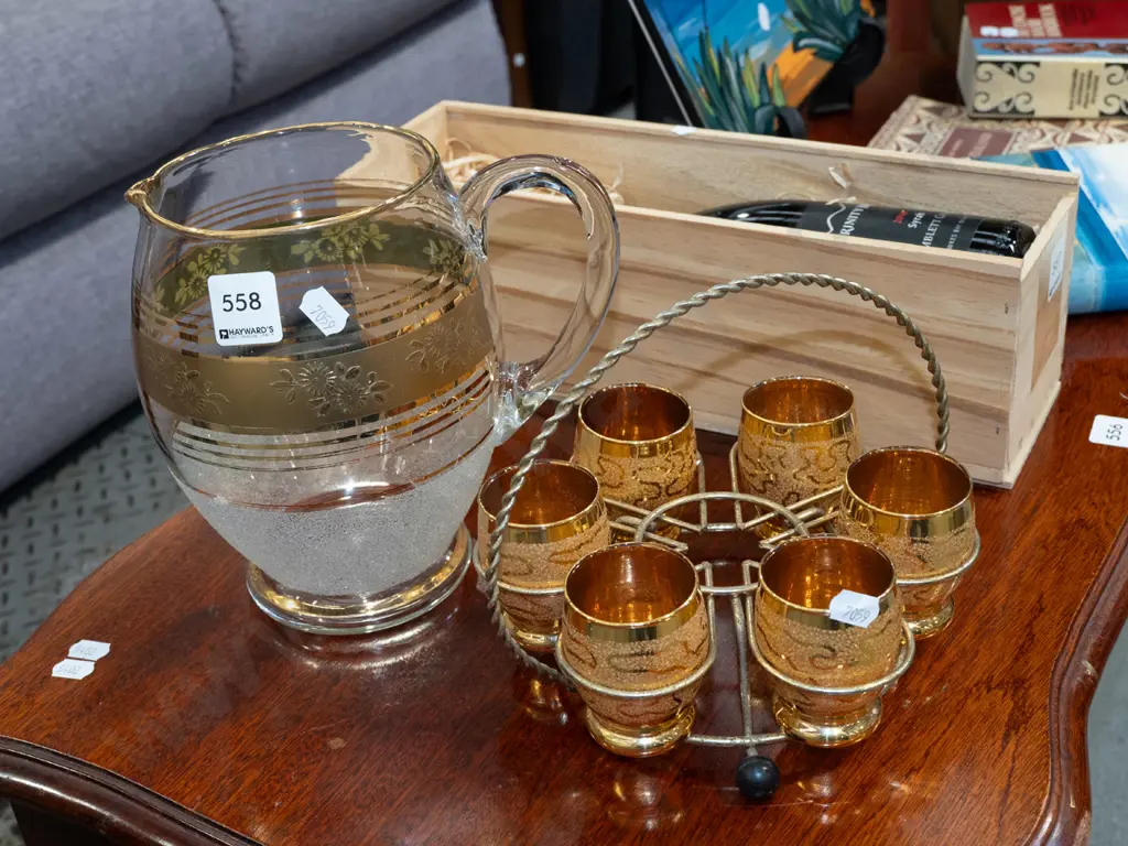 water jug, 6 amber glass tumblers in caddy Image 1++
