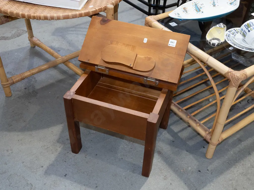 solid pine shoe polish box/stand Image 1++