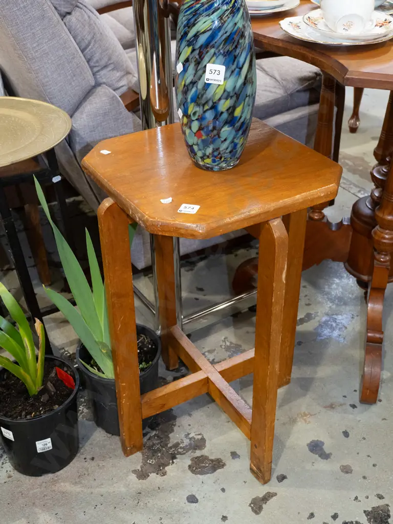 rimu jardiniere stand H570 Image 1++
