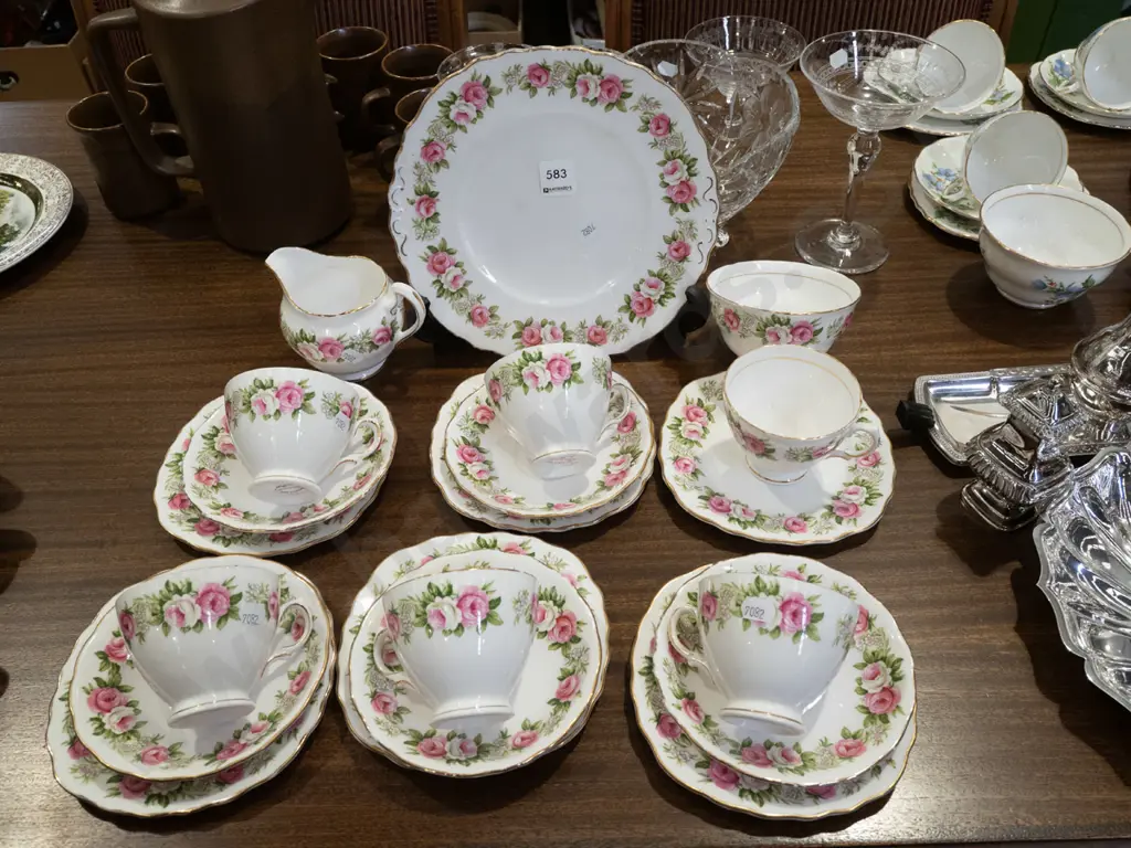 Colclough 21 piece tea set Image 1++