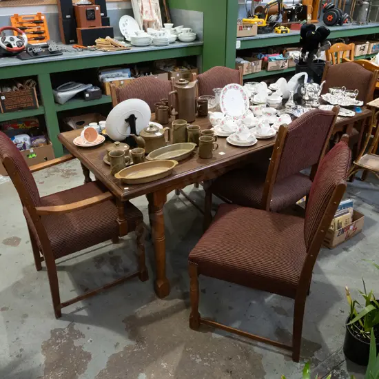 maogany veneer turned leg dining table with 6 matching striped chairs including 2 carvers