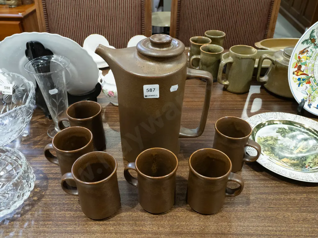 Temuka pottery coffee pot, 6x mugs Image 1++