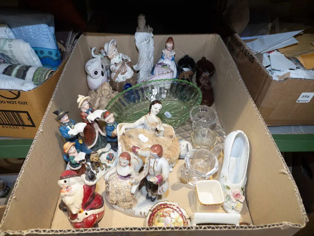 box; figurines, glass bowl etc Image 1++