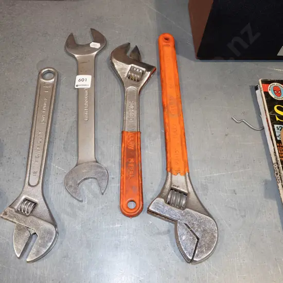 spanners, crescents