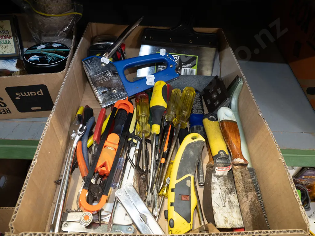 box of tools; craft knives etc Image 1++