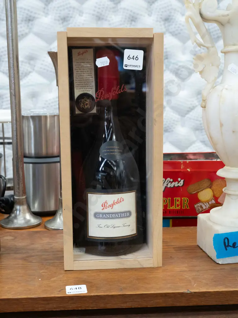 cased presentation 750ml Penfolds Granfather port Image 1++