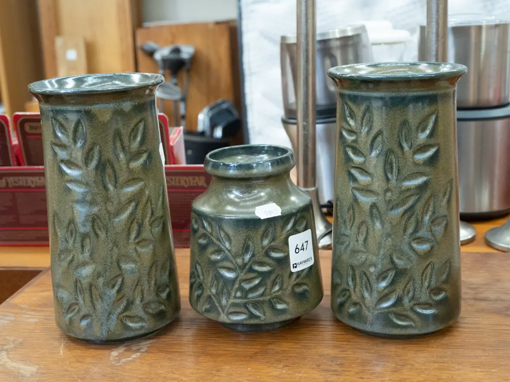 3x Crown Lynn leaf pattern vases H180 Image 1++