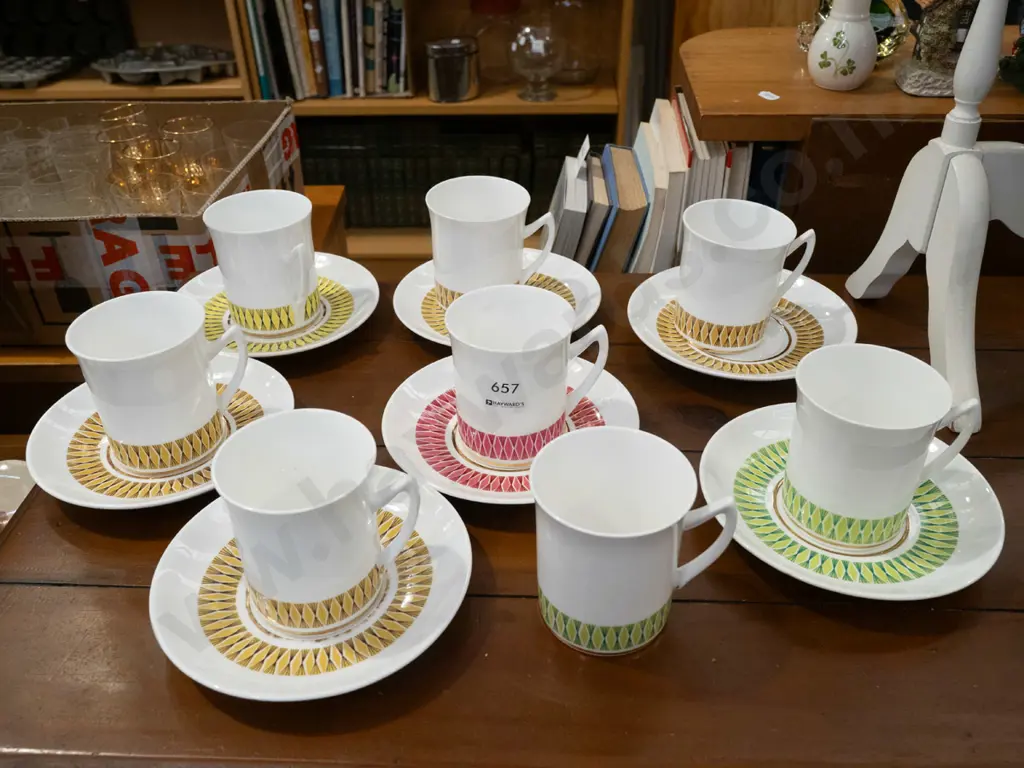 Elizabethan Calypso coffee cups and saucers - 1 has no saucer Image 1++