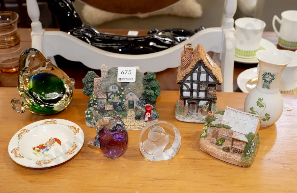 miniature cottages, art glass figurines, vase etc Image 1++
