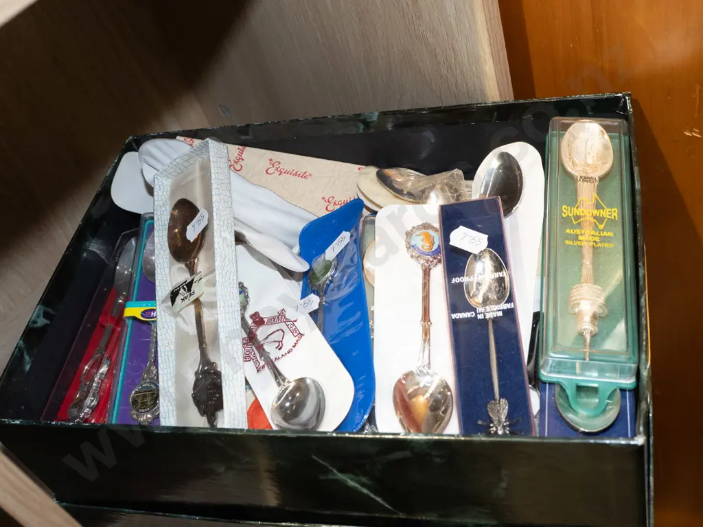 box of teaspoons Image 1++