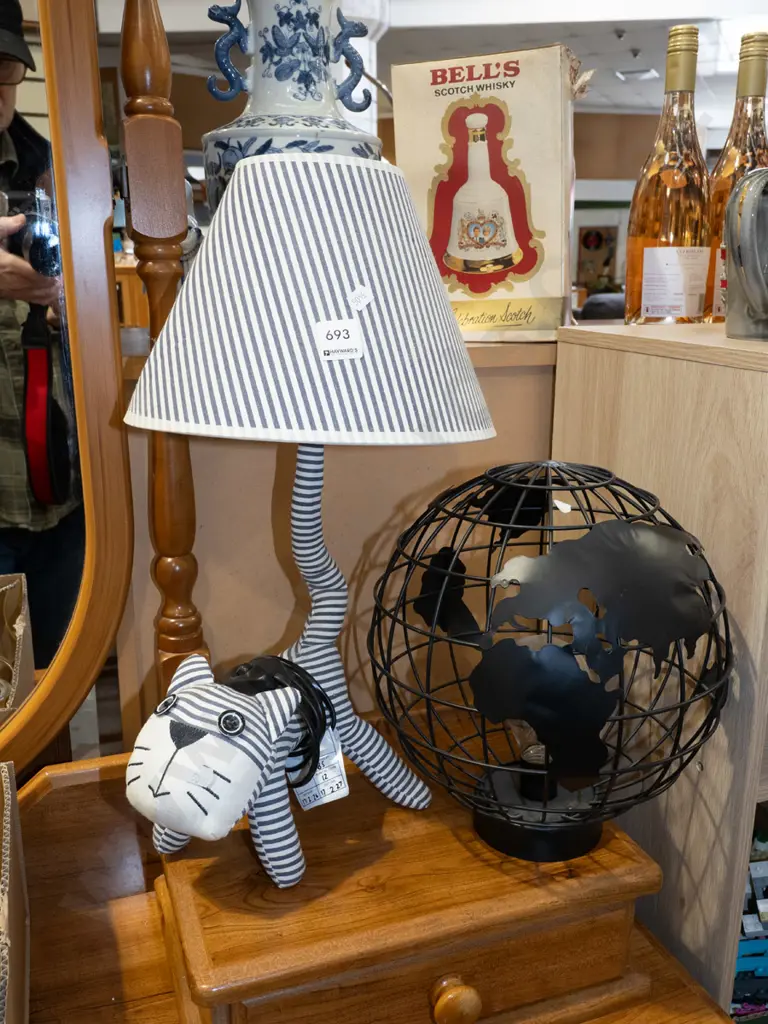 cat themed table lamp, battery powered globe light Image 1++