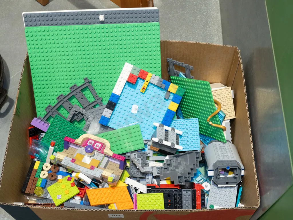 box of Lego Image 1++