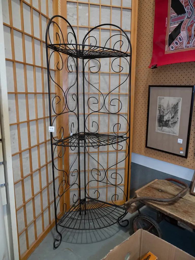 wrought metal 3 tier corner shelves Image 1++