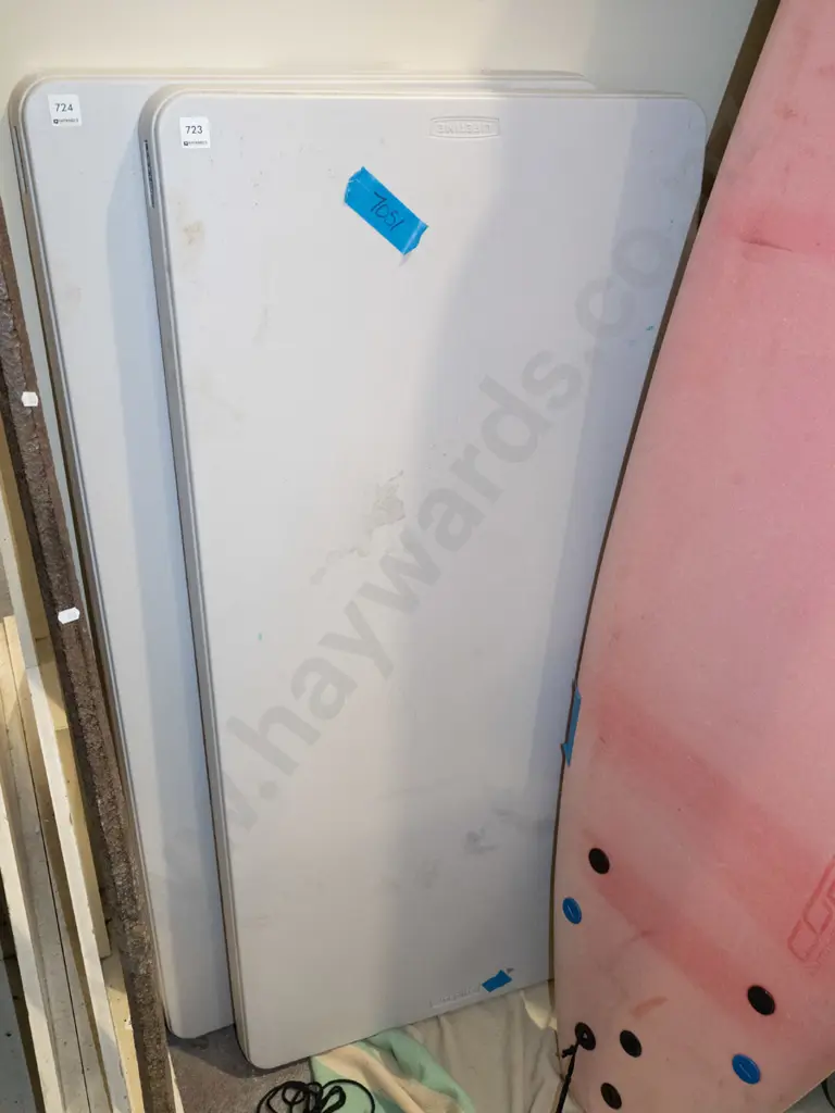 small plastic trestle table L1220 Image 1++
