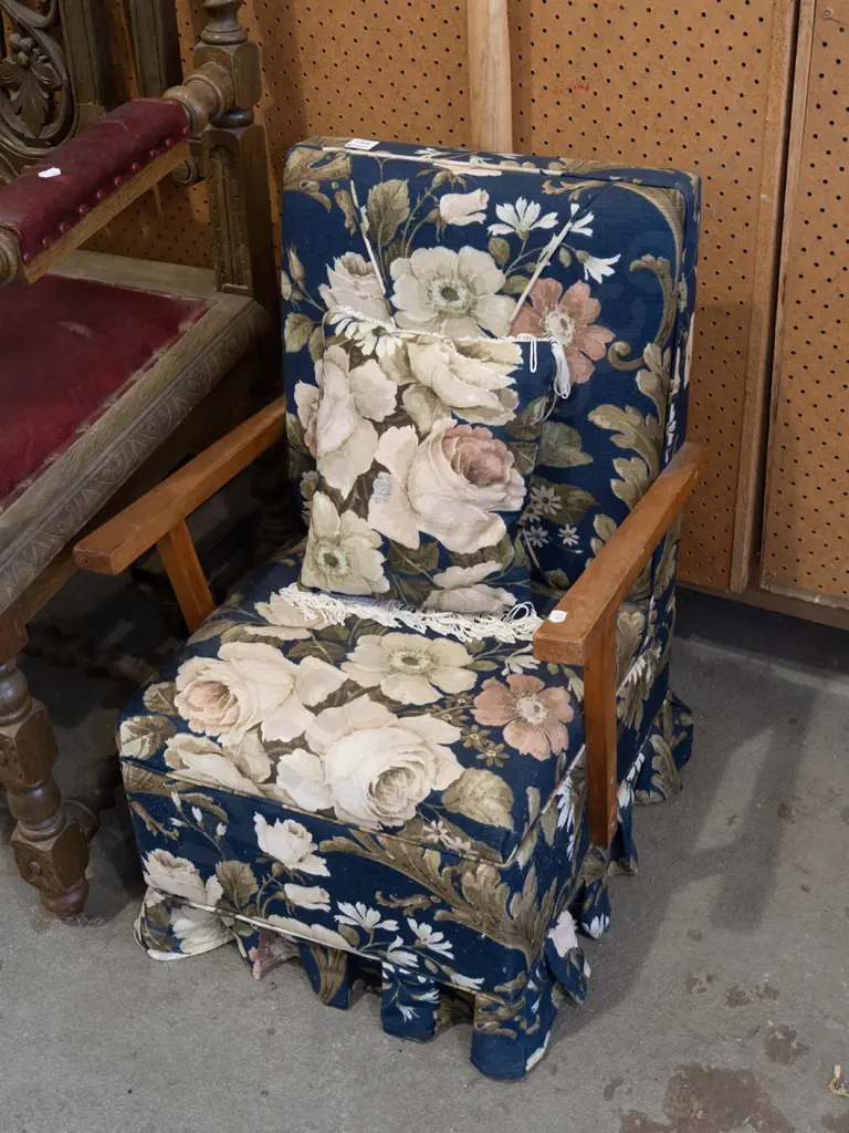 floral child's chair Image 1++