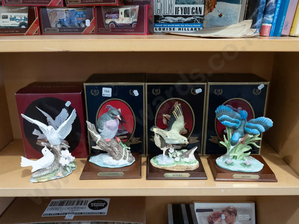 4x bird figurines Image 1++
