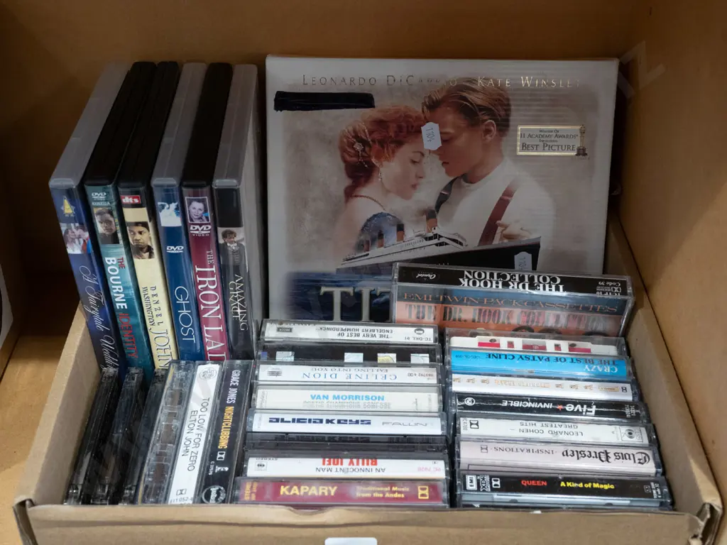 box; DVDs, tape cassettes Image 1++