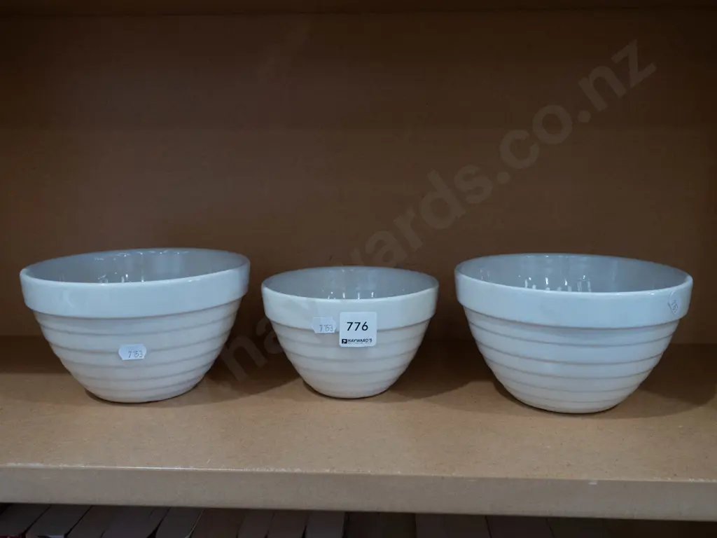 Crown Lynn mxing bowls Largest Diam160 Image 1++