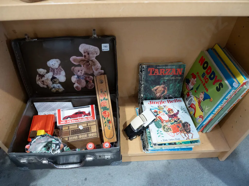 shelf; toys, books Image 1++