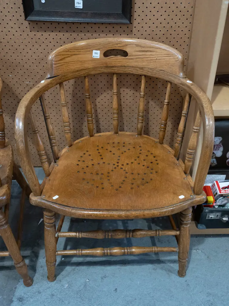 oak spindle back tub chair Image 1++