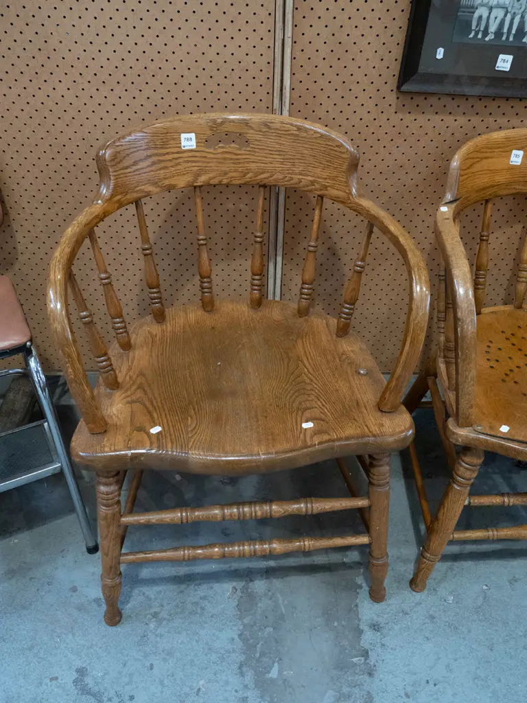 oak spindle back tub chair Image 1++