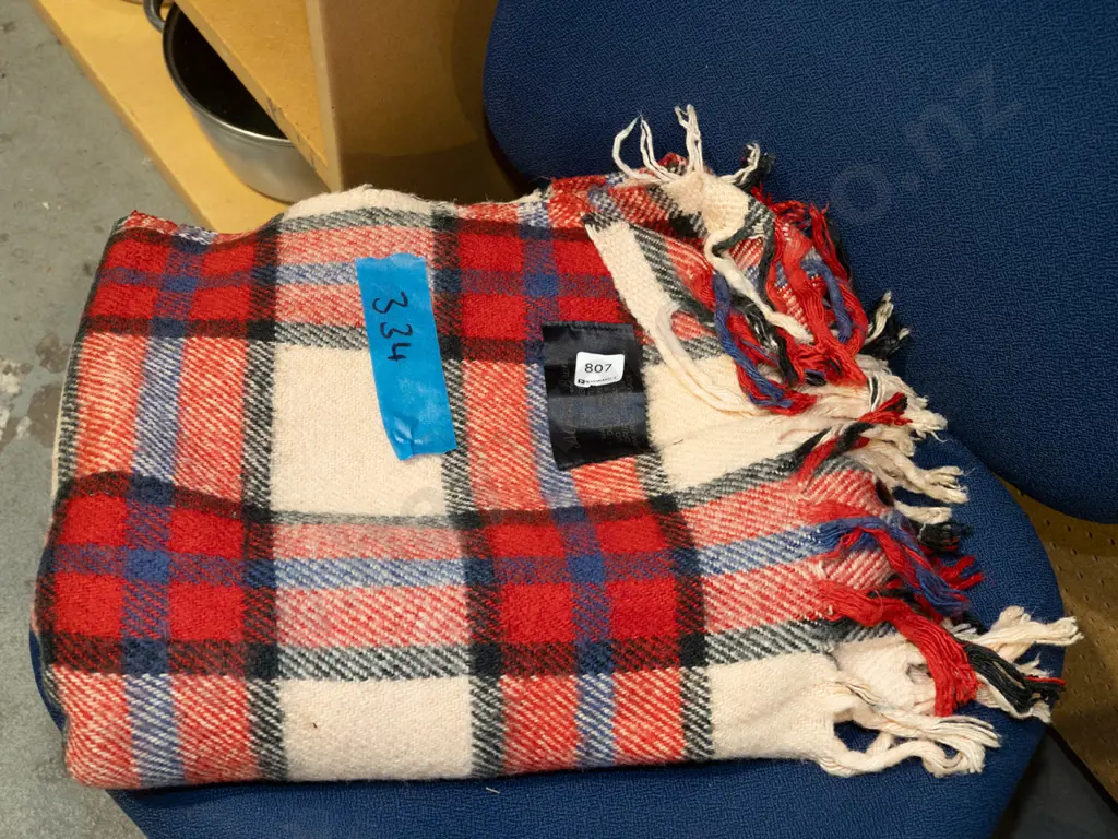 woollen travel blanket Image 1++