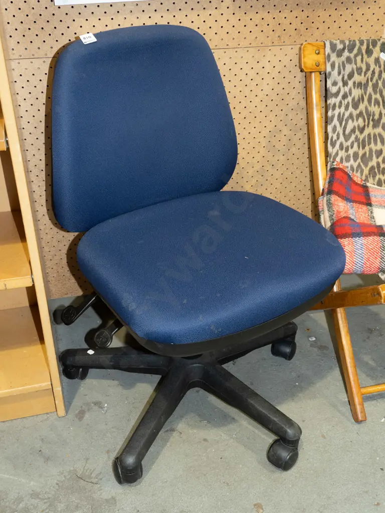 blue office chair Image 1++