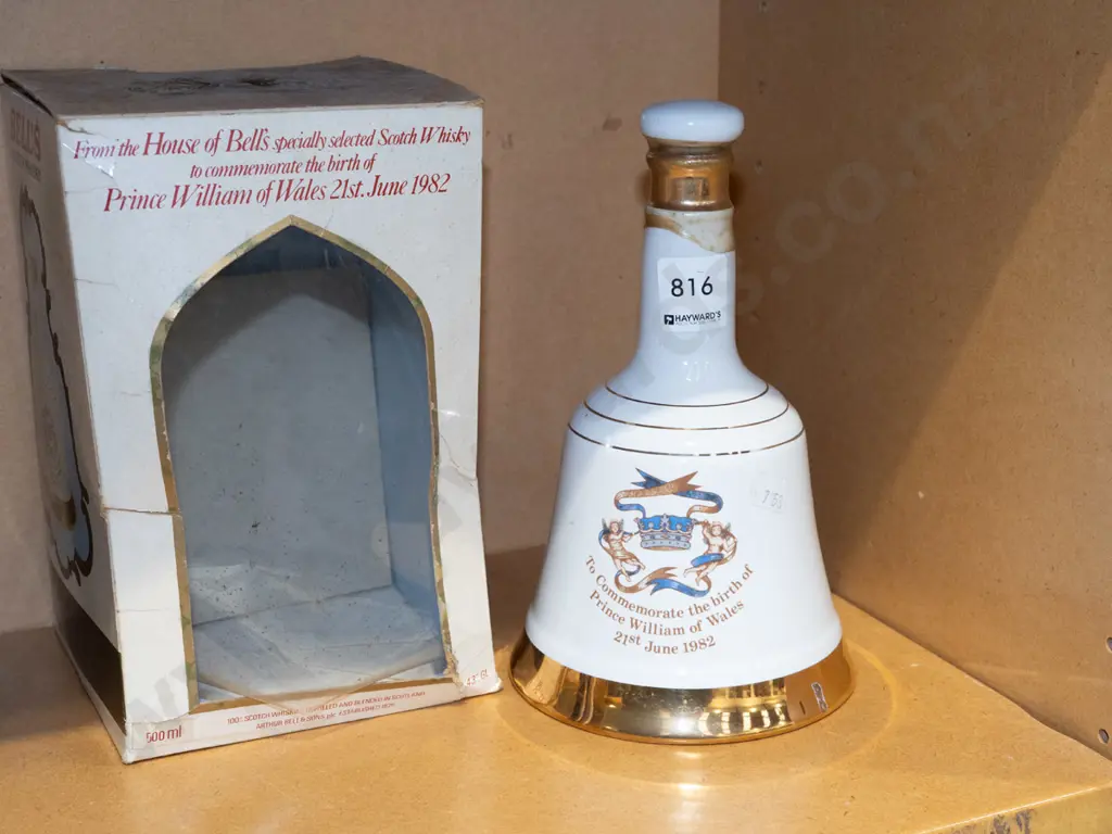 Bells whisky decanter - Prince William - heavy Image 1++