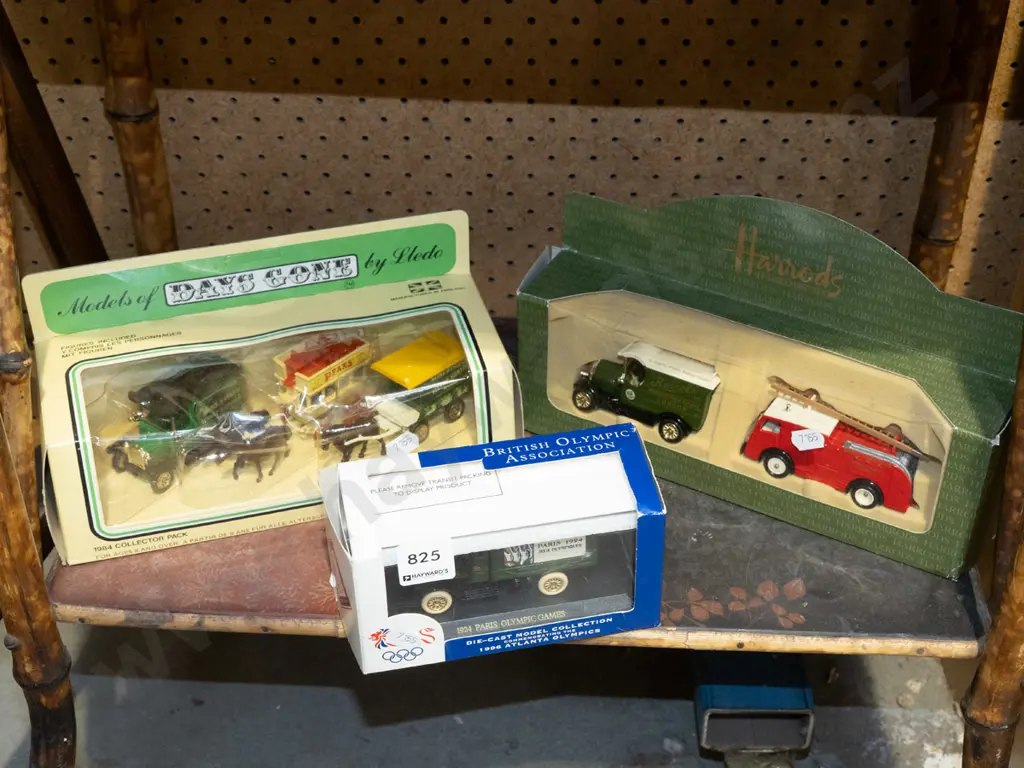 3x boxed model vehicles Image 1++