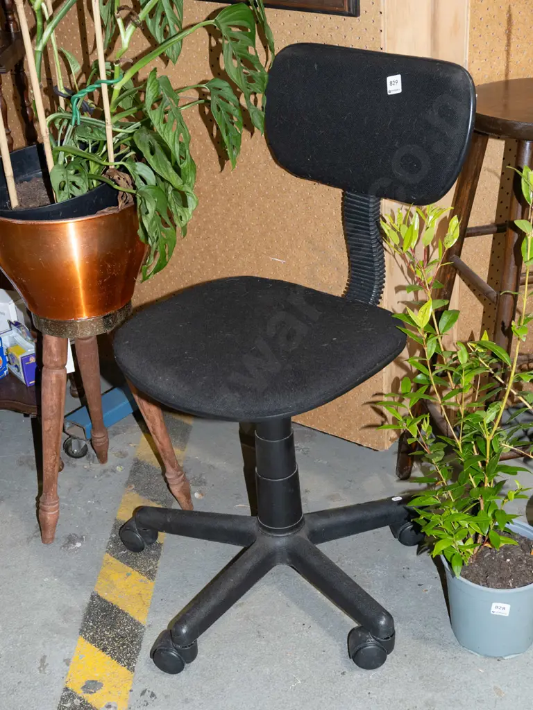 black office chair Image 1++