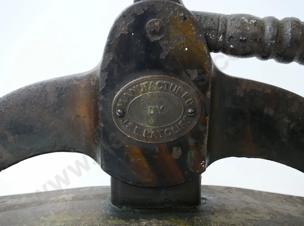 vintage small book press with wood-handled lever, Manufactured by J & E Ratcliff H-330 W-330 D-220 Image 1++